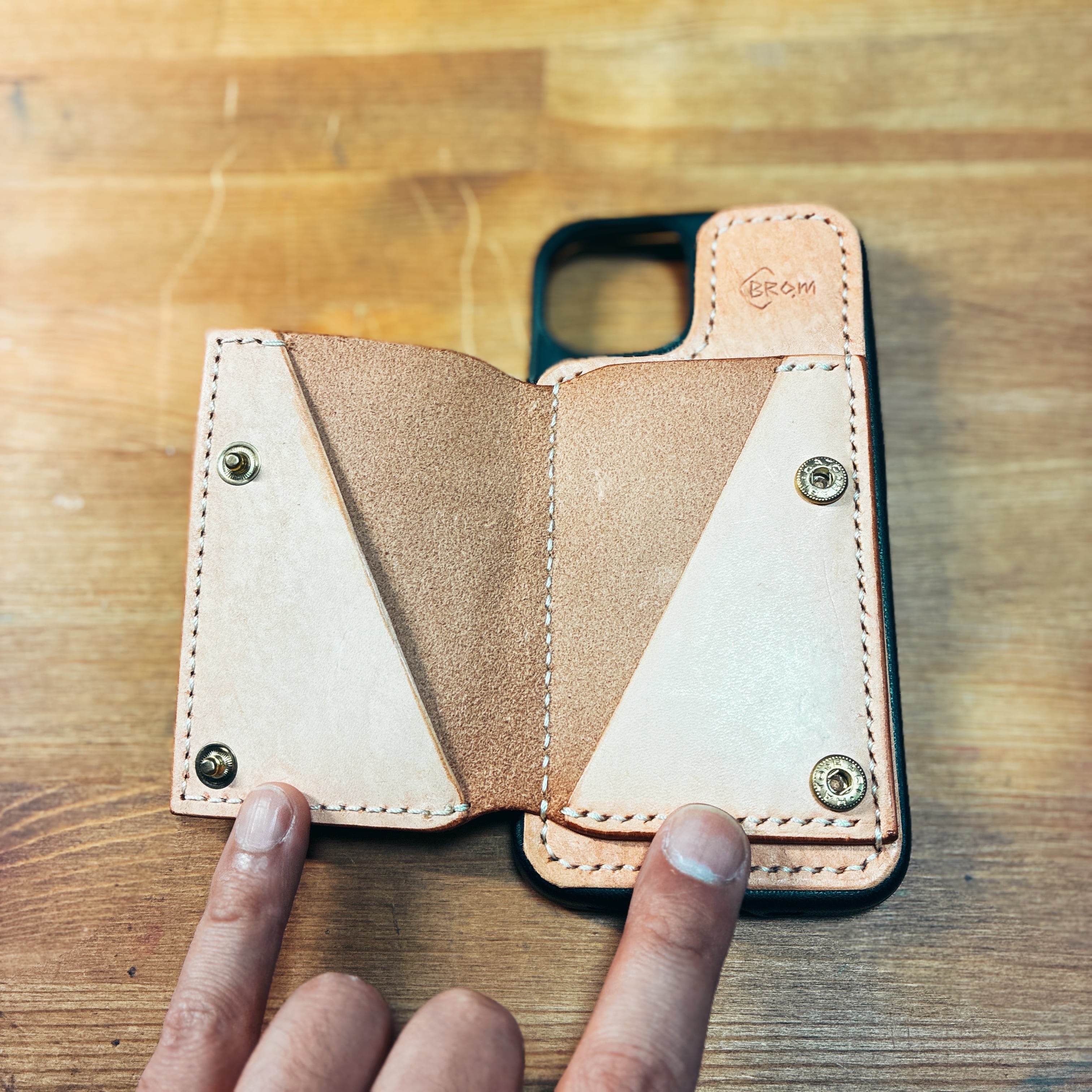 iPhone13・14用 レザーケース｜タトゥー風手描きイラスト入り カード