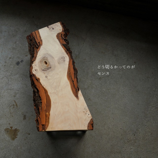 ポプラのローテーブル 3辺カットした一枚板  変な棚つき