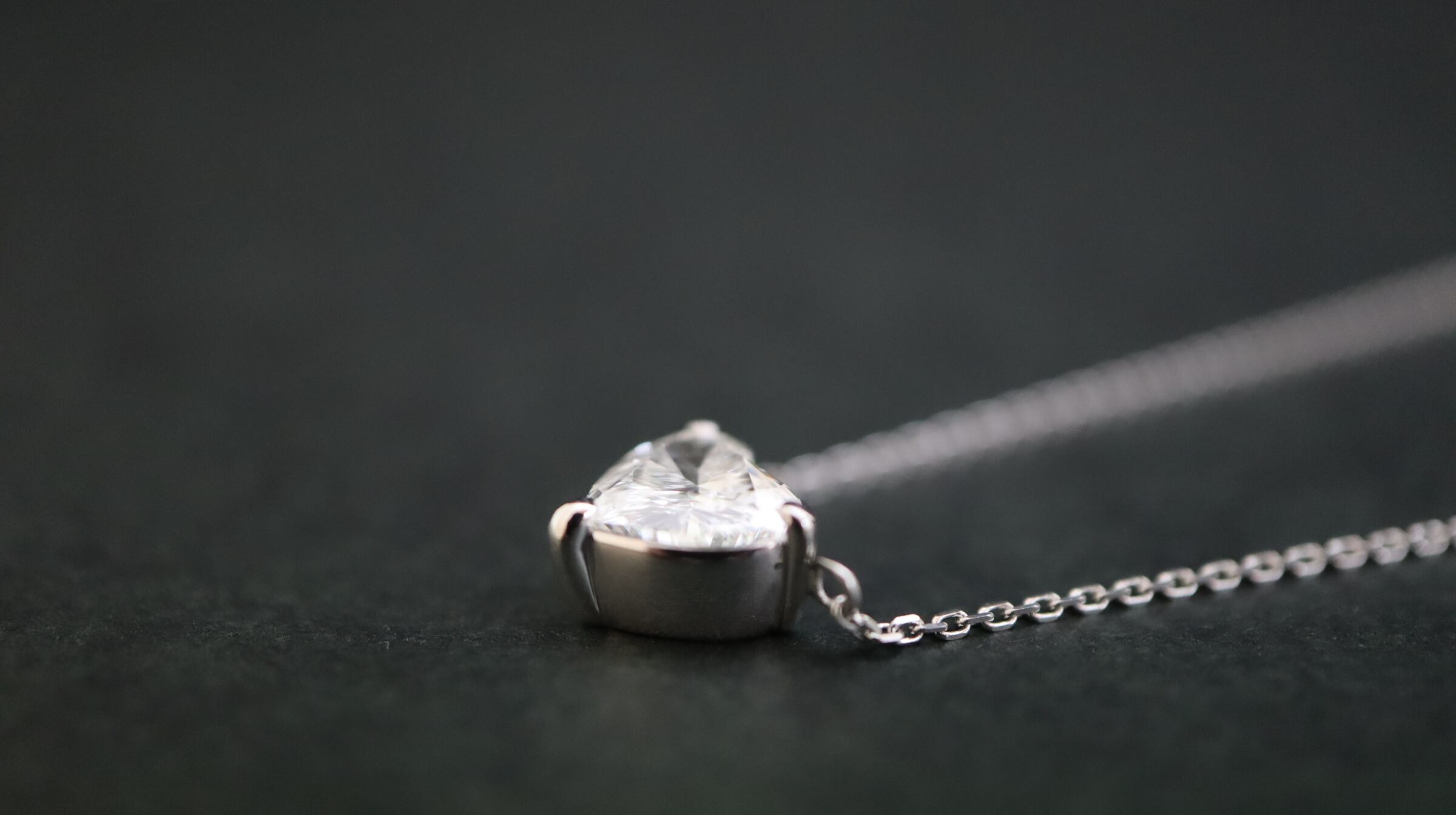 『pureハート』Pt900 ダイヤモンド ネックレス