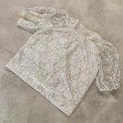 社交ダンス 衣装 Chacott チャコット ツーピース セットアップ 上下セット レッスンウェア ホワイト系 シルバー系 花柄　植物柄 レース 透け感 五分丈 ラメ キラキラ 華やか 鮮やか かわいい おしゃれ 上品 大人っぽい フレアスカート ダンス ダンス衣装 練習 レッスン 練習着 トップスセットアップ 2点セット レッスン着 競技 セットアイテム 練習用 社交ダンスレース 衣装レース フラワーレース 五分袖 ペプラム風 花柄スカート 上品デザイン 華やかコーデ キラキラ素材 ラメ入り