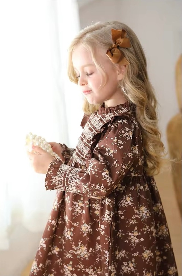 【取寄】たっぷりスモッキングが高見えする英国風フリル花柄ワンピース