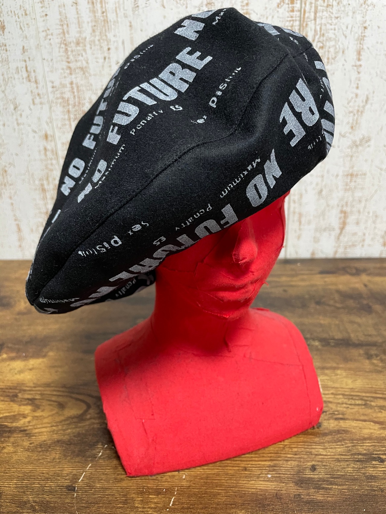 UNFINISHED  NO FUTUREリバーシブルベレー帽