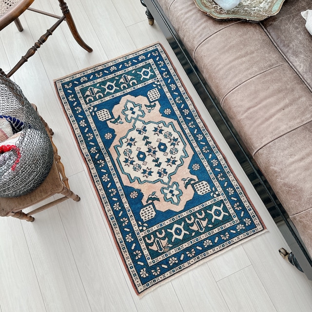 トルコ ヴィンテージラグ TR024 | クルシェヒル | 54cm × 99cm