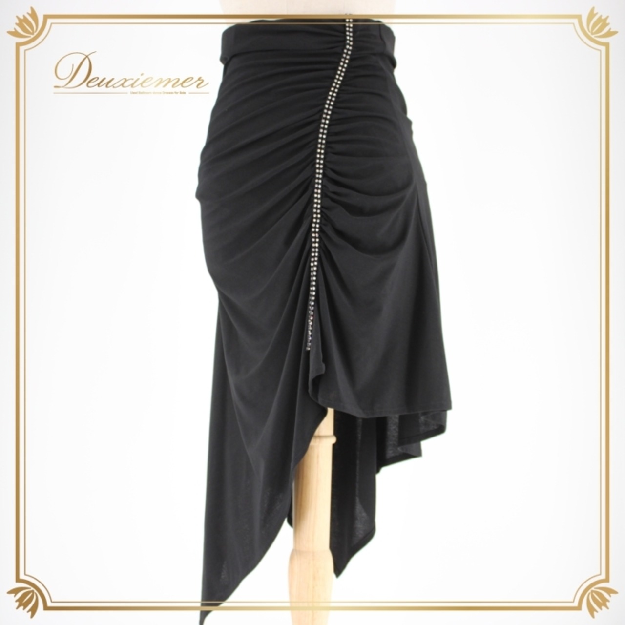 社交ダンス 衣装 ラテン スタンダード スカート レッスンウェア 女性用 オールシーズン 黒 ブラック系 Create-Sun クリエイトサン 高級感 エレガント フォーマル ダンス用 スカート スタイリッシュ モデル着用 可愛い ラインストーン 洗練された デザイン 脚長効果 シルエット ストレッチ素材 光沢感 使いやすい おしゃれ デイリー 宴会 パーティー 結婚式
