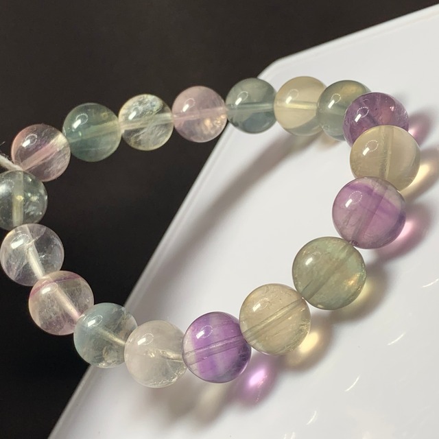 N.no4.透明度有り、珍しい色合いフローライトブレスレット
