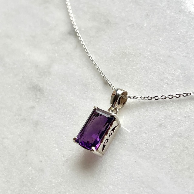 【神秘色】【超美石】アメジスト　ペンダント　（チェーンつき）　5178