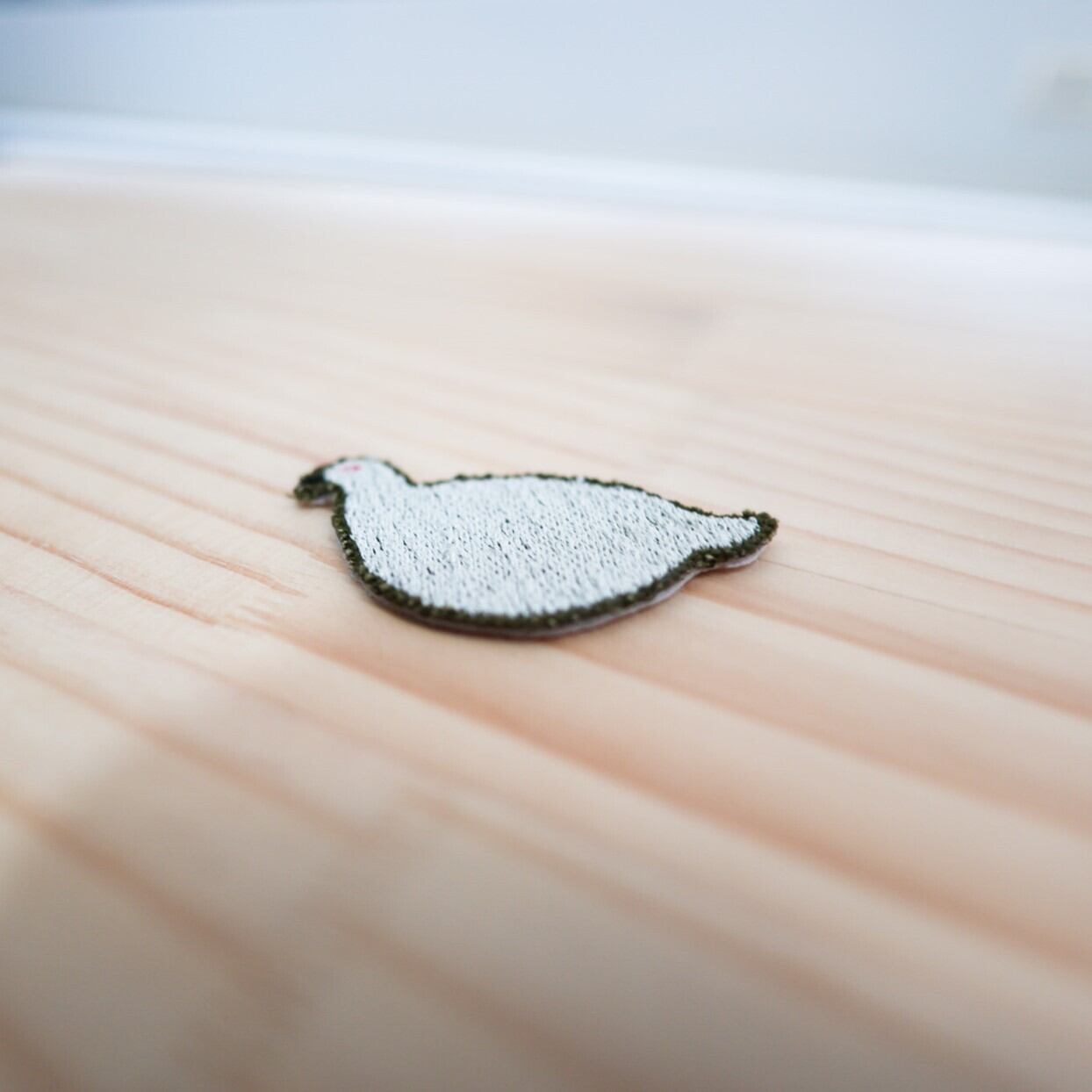 ライチョウのワッペン・ブローチ（親子セット） | 刺繍屋ふたば
