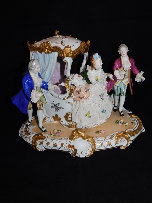 馬車に乗る貴婦人　人形 lady in a carriage dolls