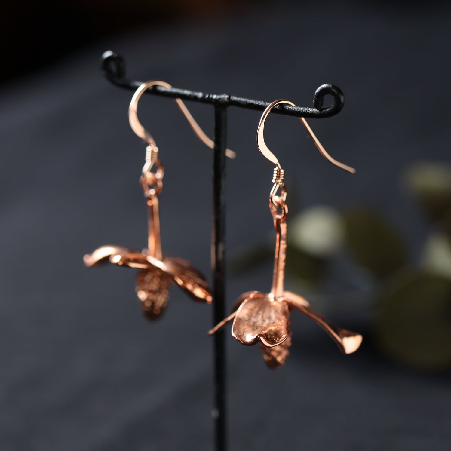 ドクダミの花を銅化したピアス | witch/花石:鉱物植物アクセサリー