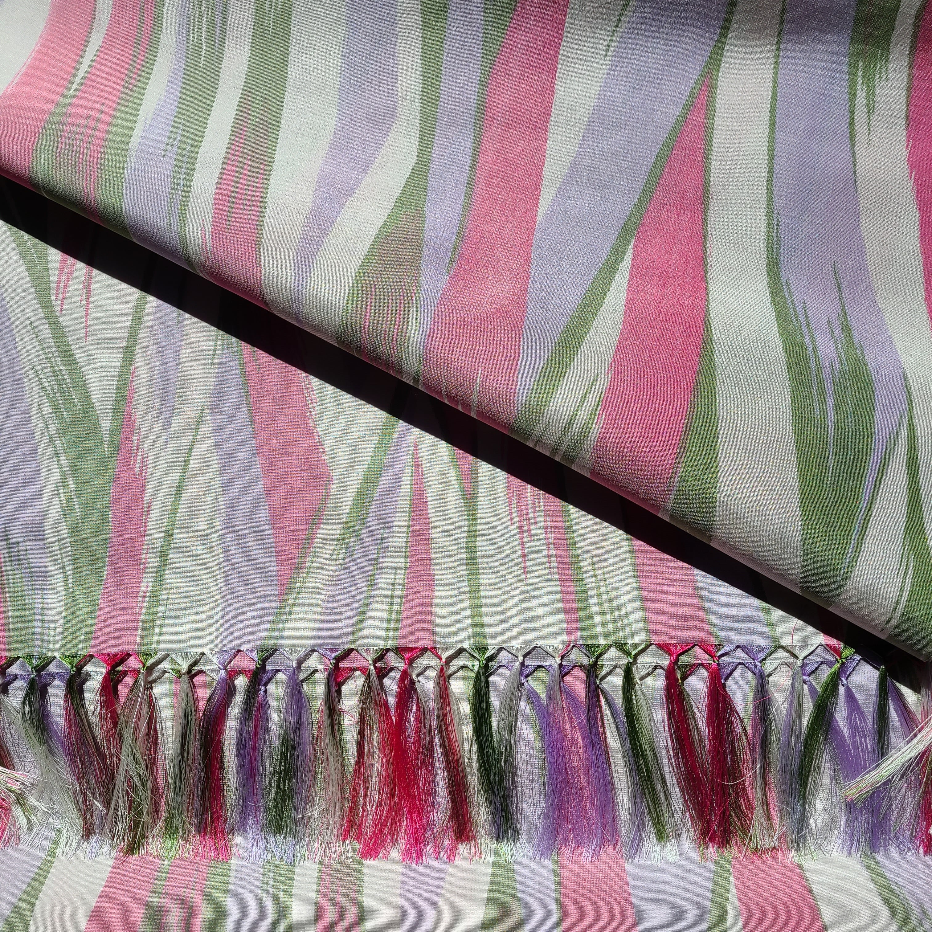 秩父銘仙SILKスカーフ〈幾何学柄ピンク〉 | 秩父織塾工房横山