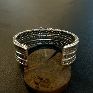 サンシャインリーブス(SunshineReeves) キングマン4面スタンプヘビーゲージバングル