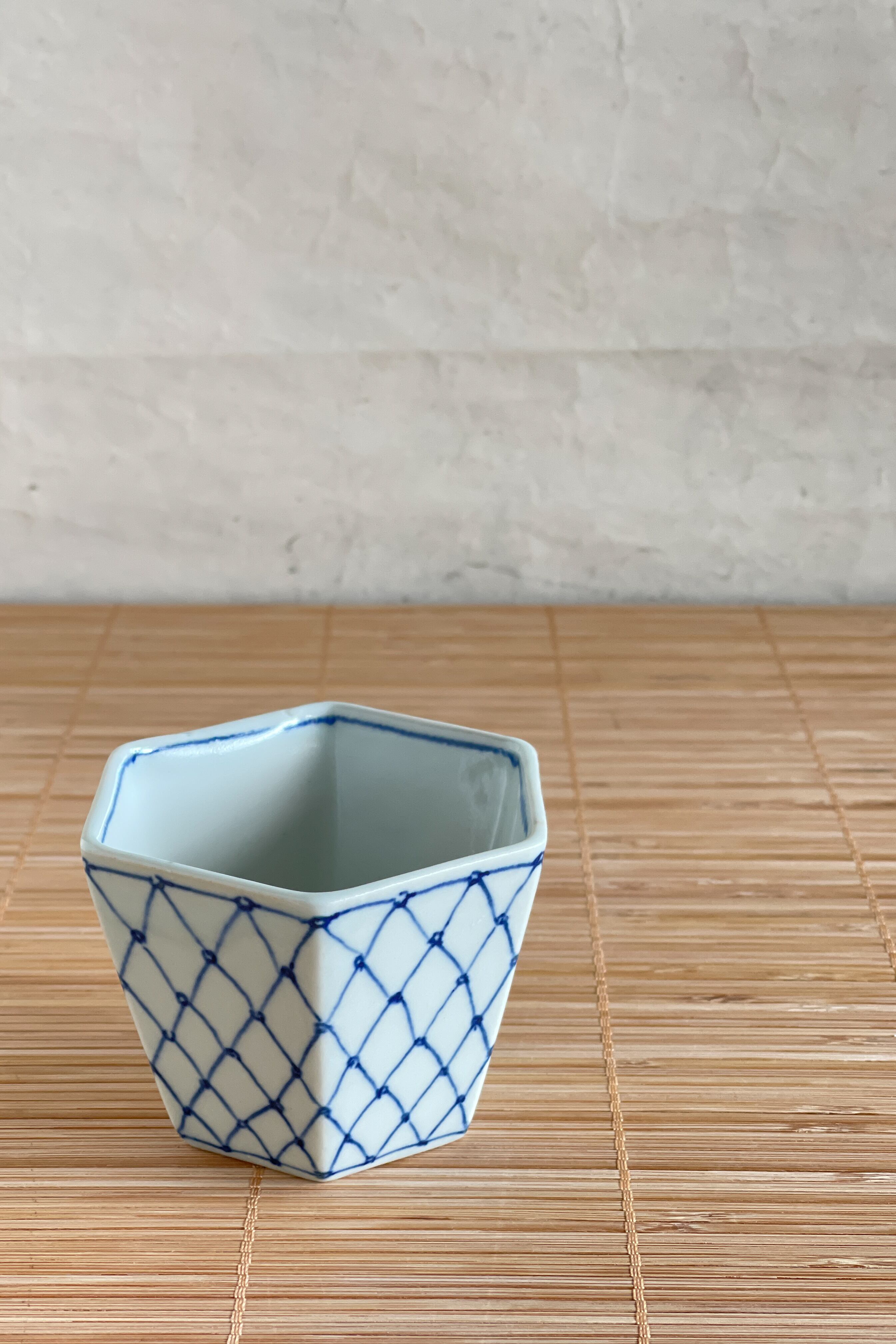 染付六角蕎麦猪口 大江憲一 作 ON2509_26b | web-shop MITATE