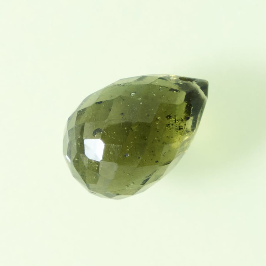 【稀少石】(1pic) モルダバイト 4.65ct/ブリオレットカット/穴あり【チェコ共和国】nmod-0007