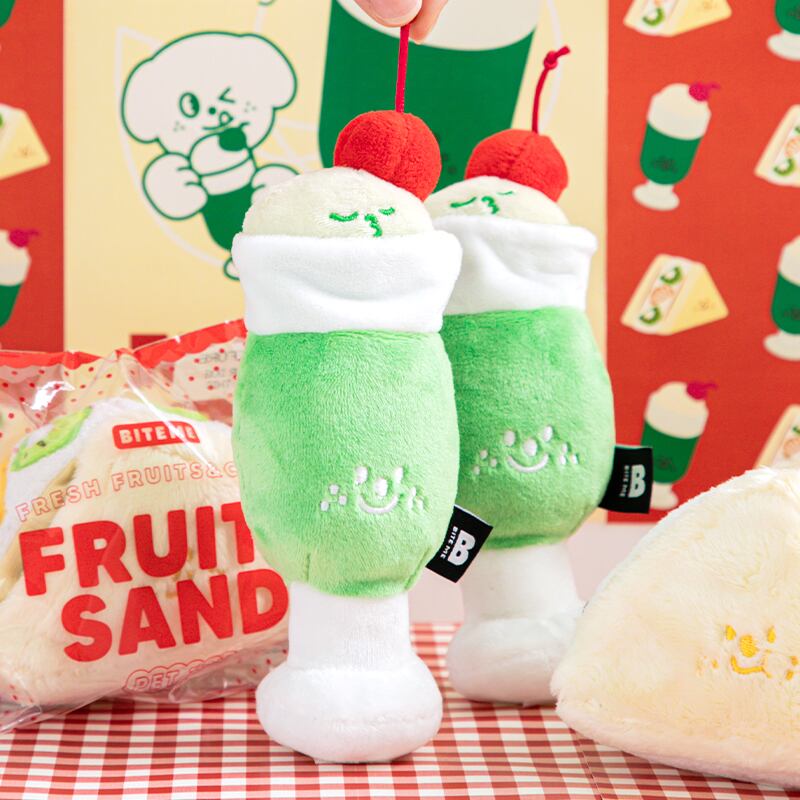 【BITE ME】メロンソーダ 爽やかなメロンソーダに甘いバニラアイスとチェリーが乗った、美味しそうなおもちゃです!