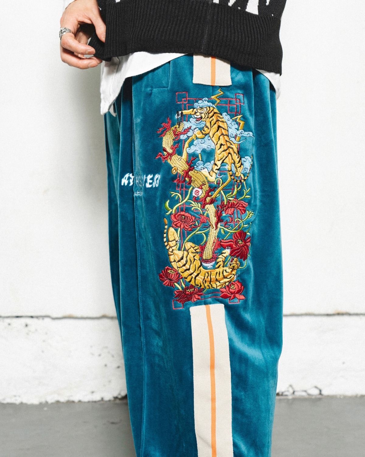 Tiger track pants/green | チュウカタベタイ