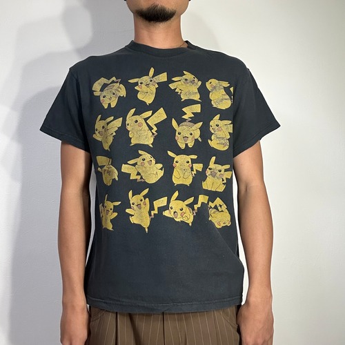 ピカチュウ モノグラム tシャツ