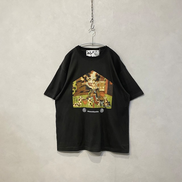 猫祭りTシャツ / 墨【うぃじゃぼーど】