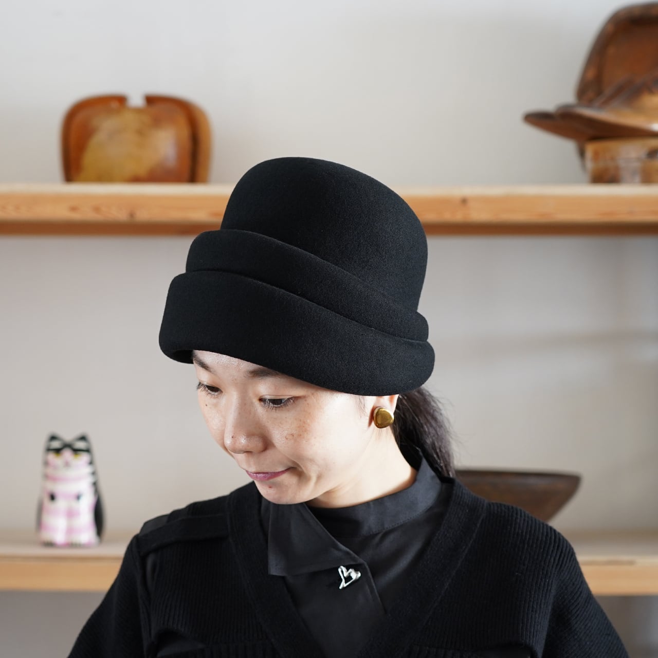 Holly -Trace03 アメリカのヴィンテージの木型で制作した3段トーク帽