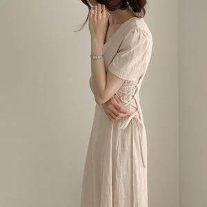 サイドレースアップワンピース ワンピース ミモレ丈ワンピース ミモレ ミモレ丈 袖あり 半袖 Vネック 襟なし ウエストリボン レースアップ お得 かわいい 大人可愛い 大人 おしゃれ お洒落 大人女子 ラブリー キュート ガーリー 存在感 抜け感 ナチュラル 無地 春 夏 秋 ロングシーズン 10代 20代 30代 レディース 女性用 学生 デート お出かけ 女子会 休日 ショッピング ランチ 着回し 普段使い 重ね着 モテ 美脚 脚長 スタイルアップ S M L XL 灰色 グレー アプリコット