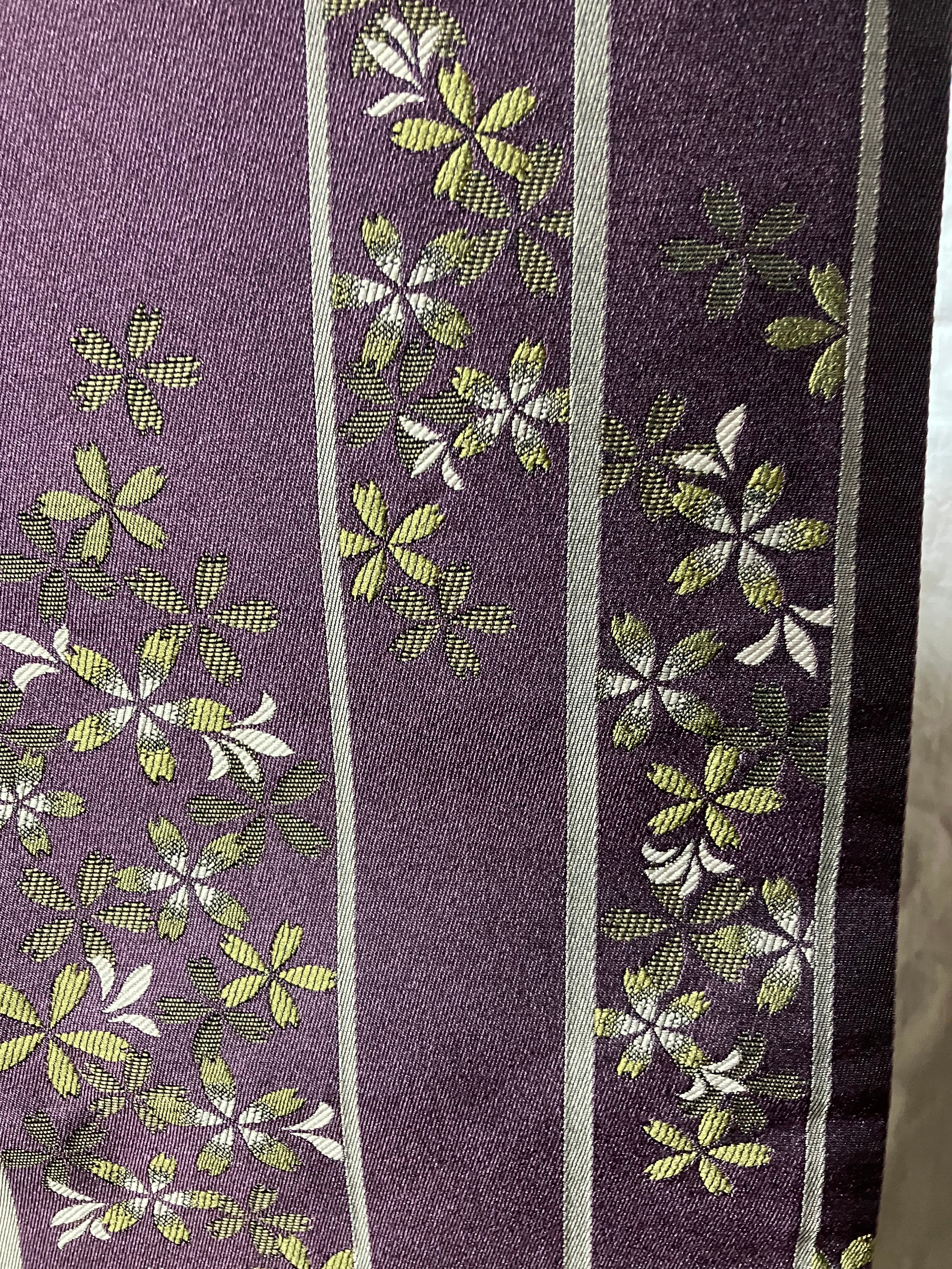 ポリエステル平仕立名古屋帯（鼠紫地鼠色の縞に花）