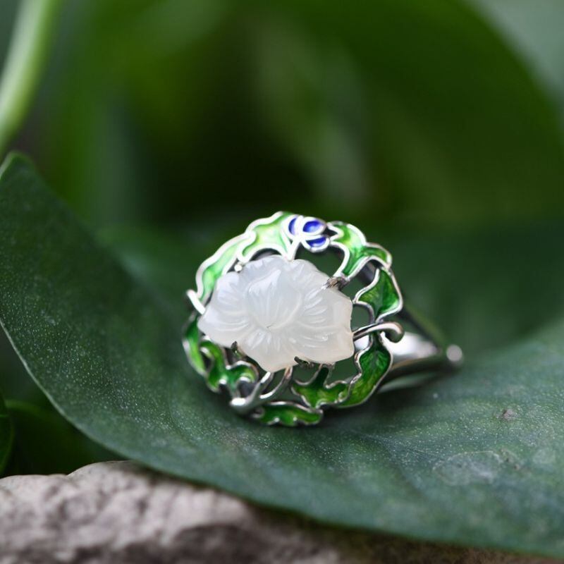 蓮の花のリング - 自然の美しさと職人の技を見事に融合 R436