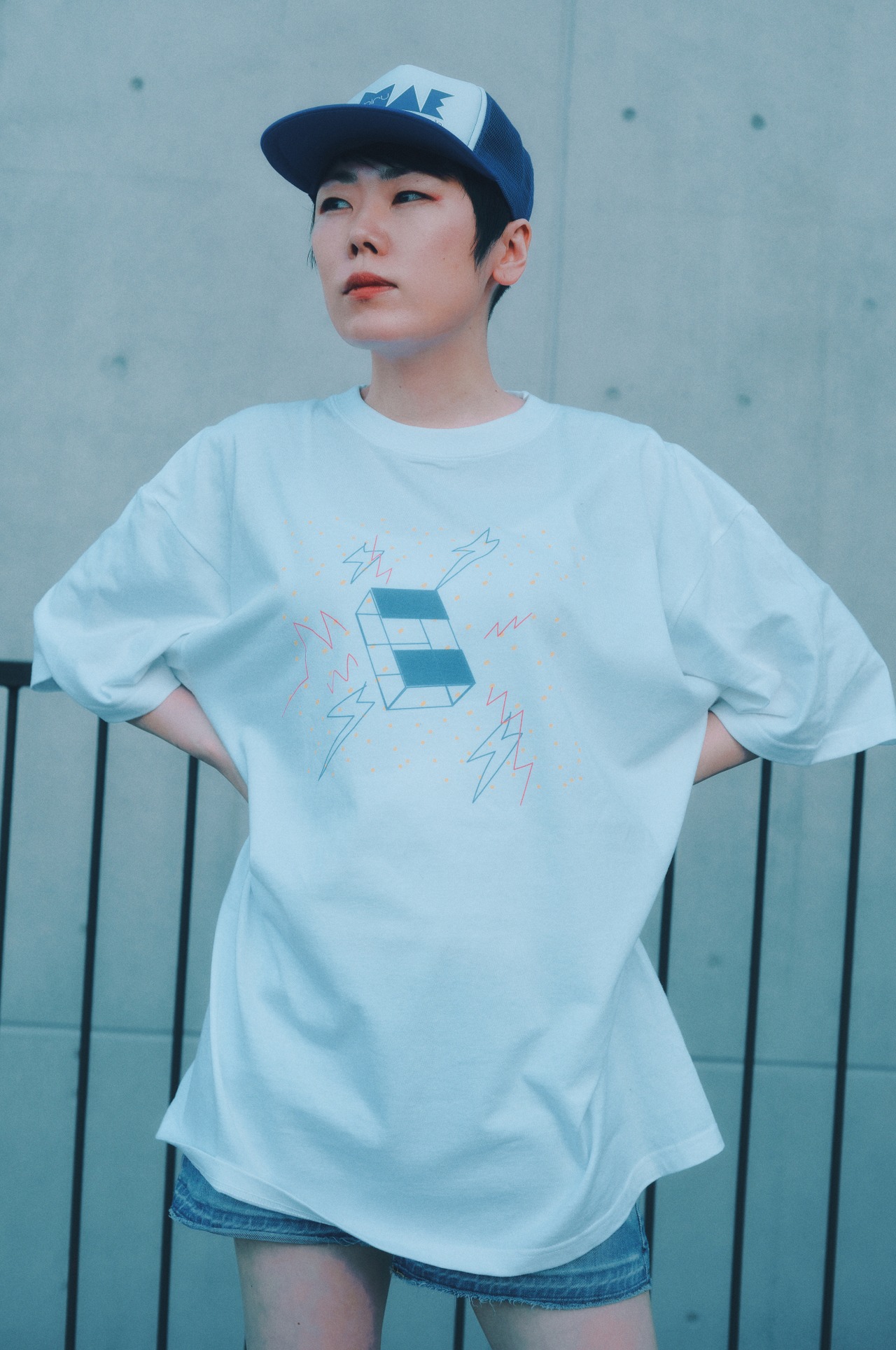 いななく箱馬Tシャツ・白