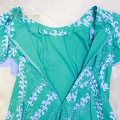 フラダンス 衣装 ワンピース ドレス グリーン系 フラ ダンス レイ柄 緑 紫 淡い かわいい ハワイアン アロハ 華やか ハワイアンプリント パープル系