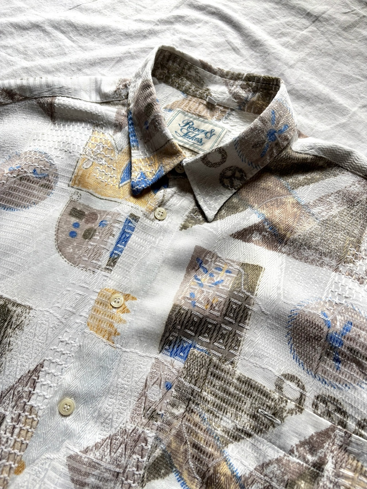 Embroidery patterned S/S shirt