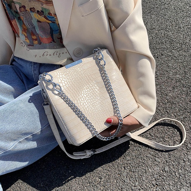 クロコダイルパターンの野生のメッセンジャーバッグファッションチェーンショルダーバッグの新しい小さなバッグ女性2020新しい波バージョン Tiancai_Wing_Bag2667764