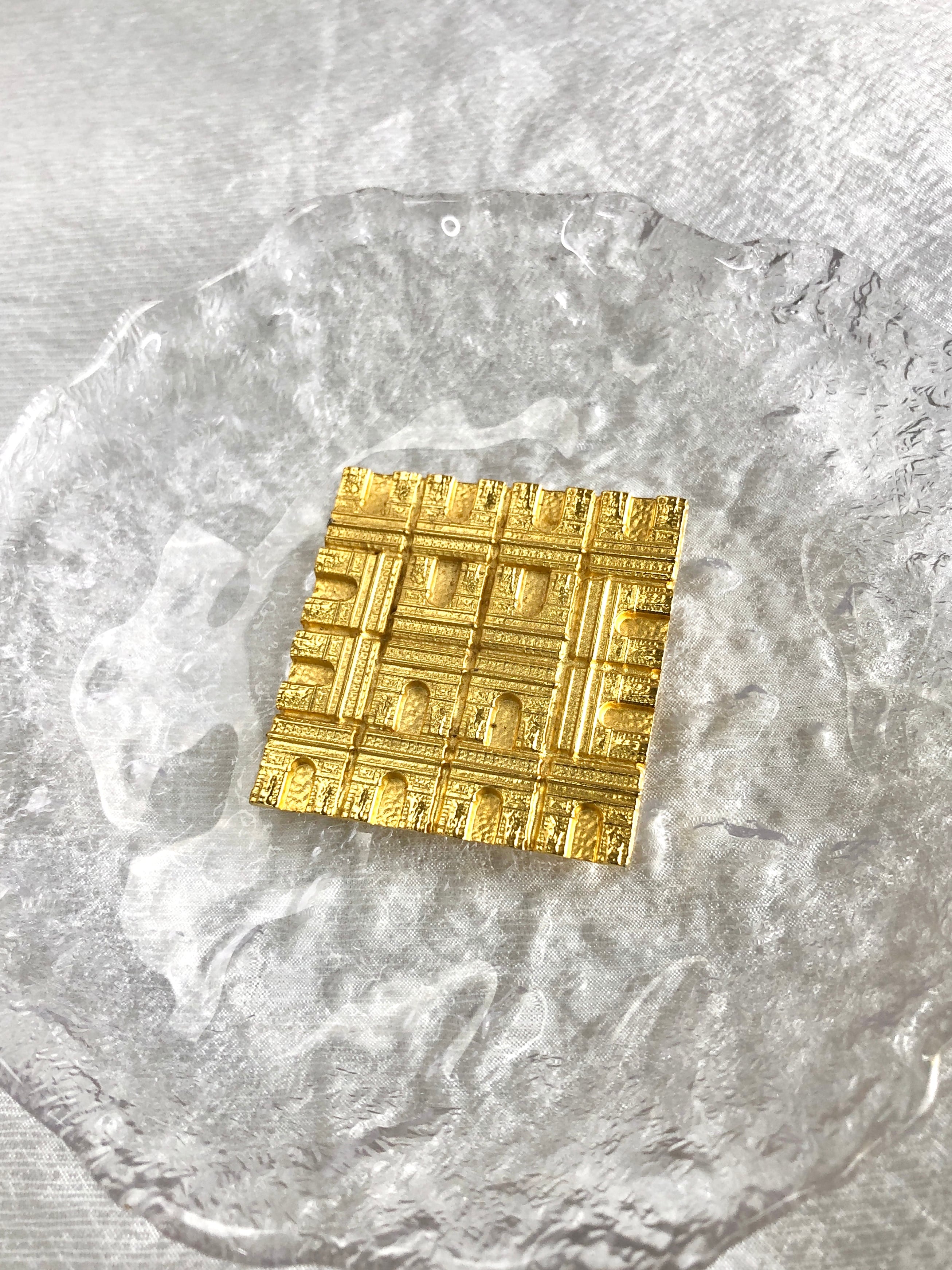 CELINE セリーヌ ブローチ ゴールド 凱旋門 vintage ヴィンテージ オールド v3ns46