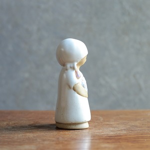 素朴な表情が愛らしい、陶器の調味料入れ 6