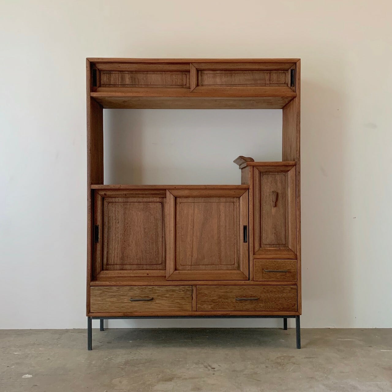 スチール脚のチェスト　古家具