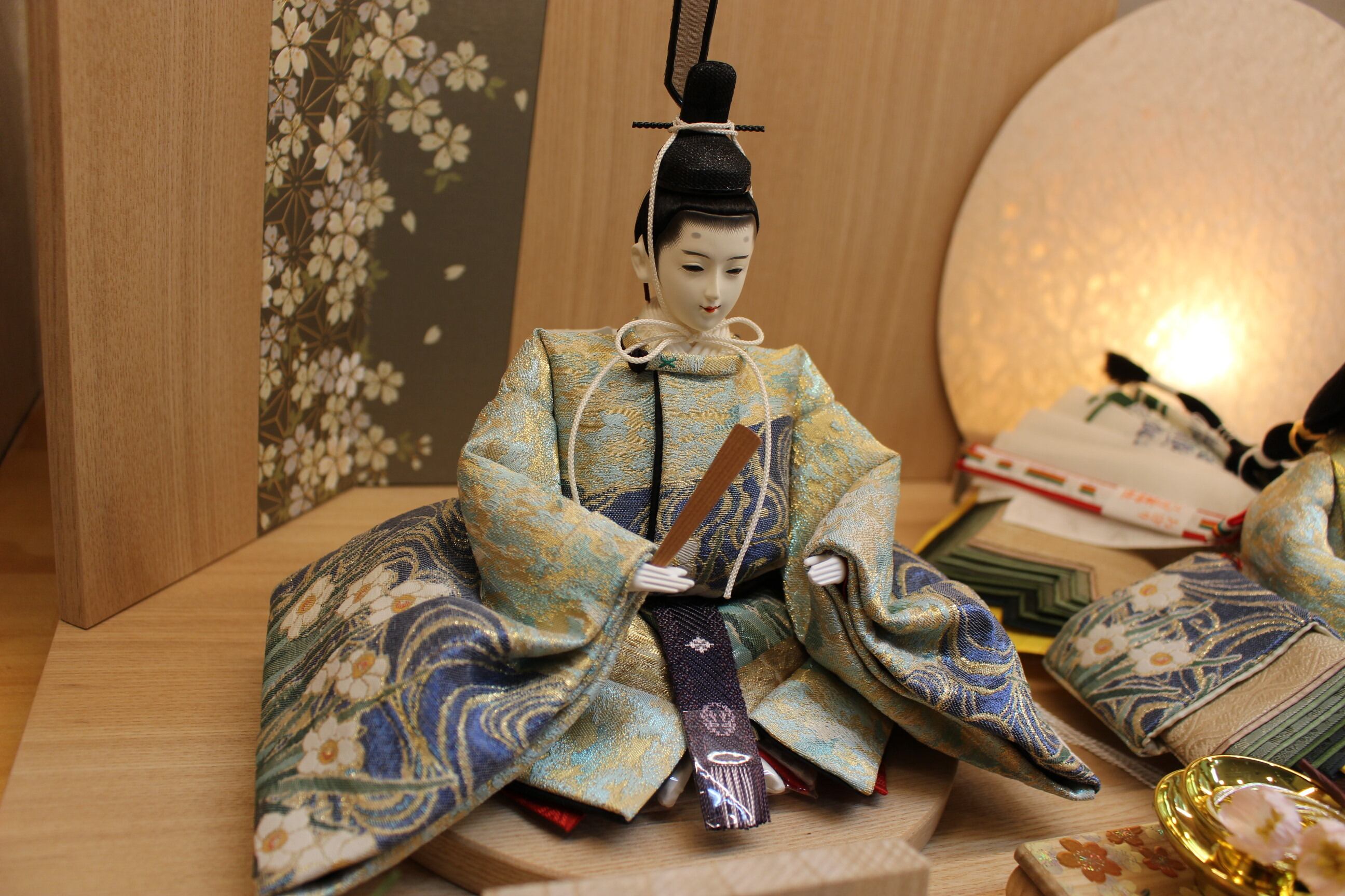 雛人形 Doux/優しい 清水久遊「縫い取り縮緬／水仙」特殊装飾用金銀糸