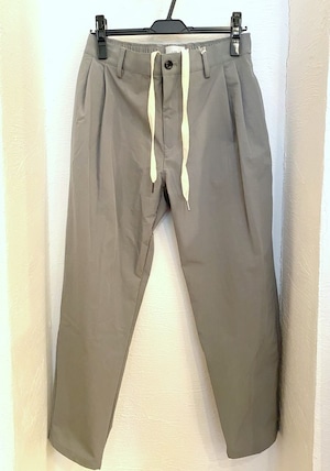 Stretch Nylon Tuck Cropped Pants　Gray