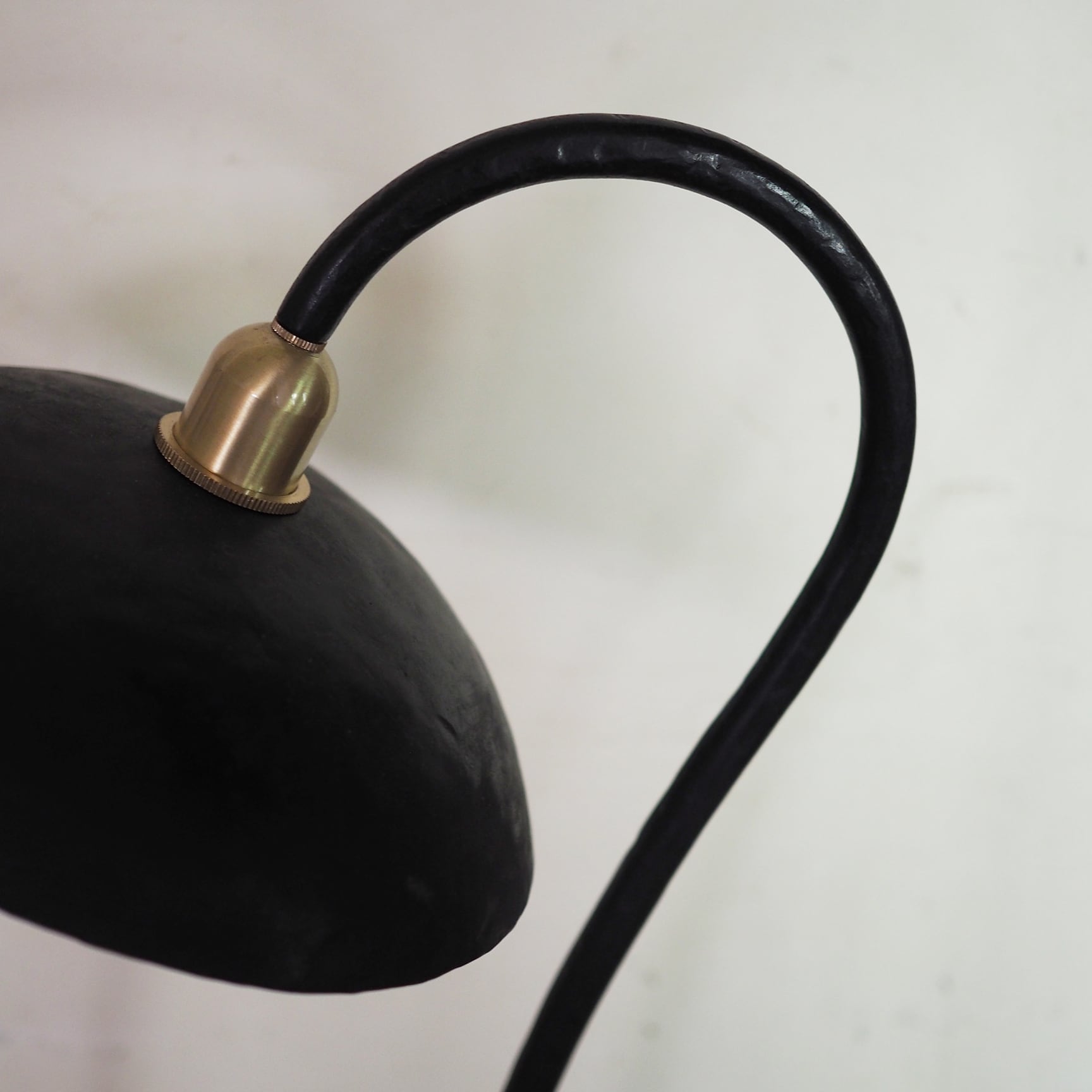 アイアン【鉄】のデスクランプR・テーブルランプ | Feuerwork (フォ