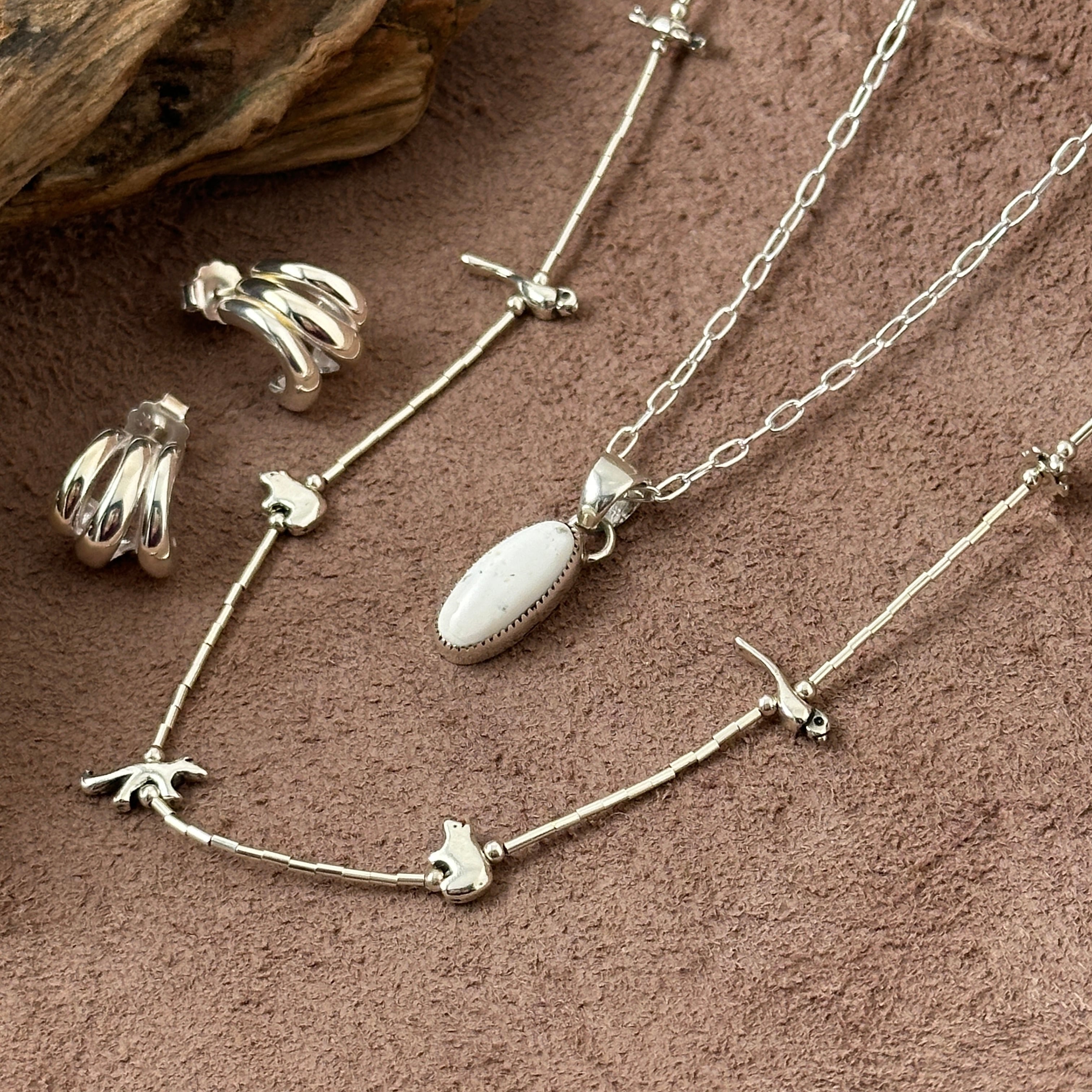 Indian Jewelry 》ホワイトバッファロー スリム オーバル型 S