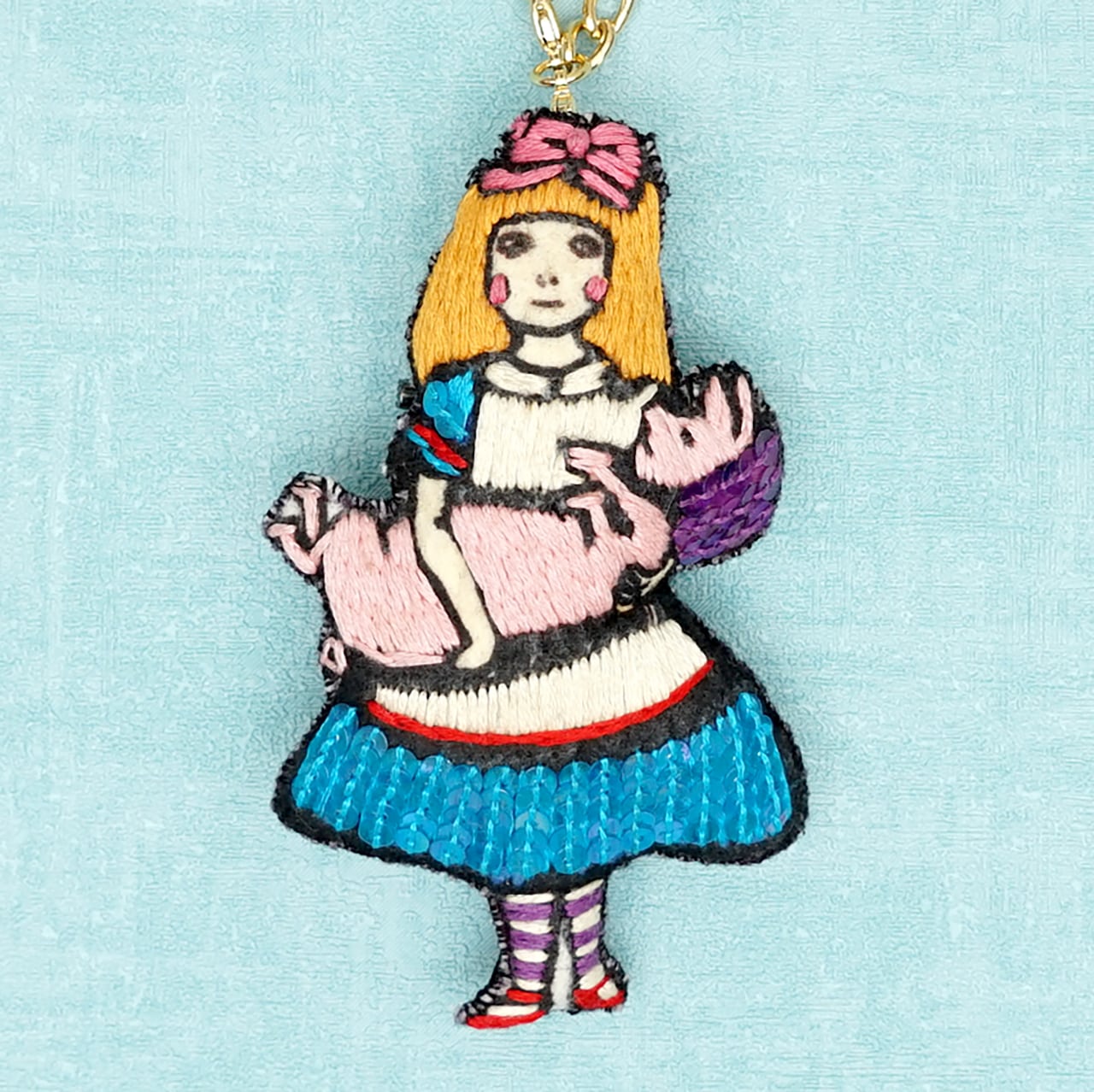 刺繍チャームブローチ 不思議の国のアリス | tamaobazaaar