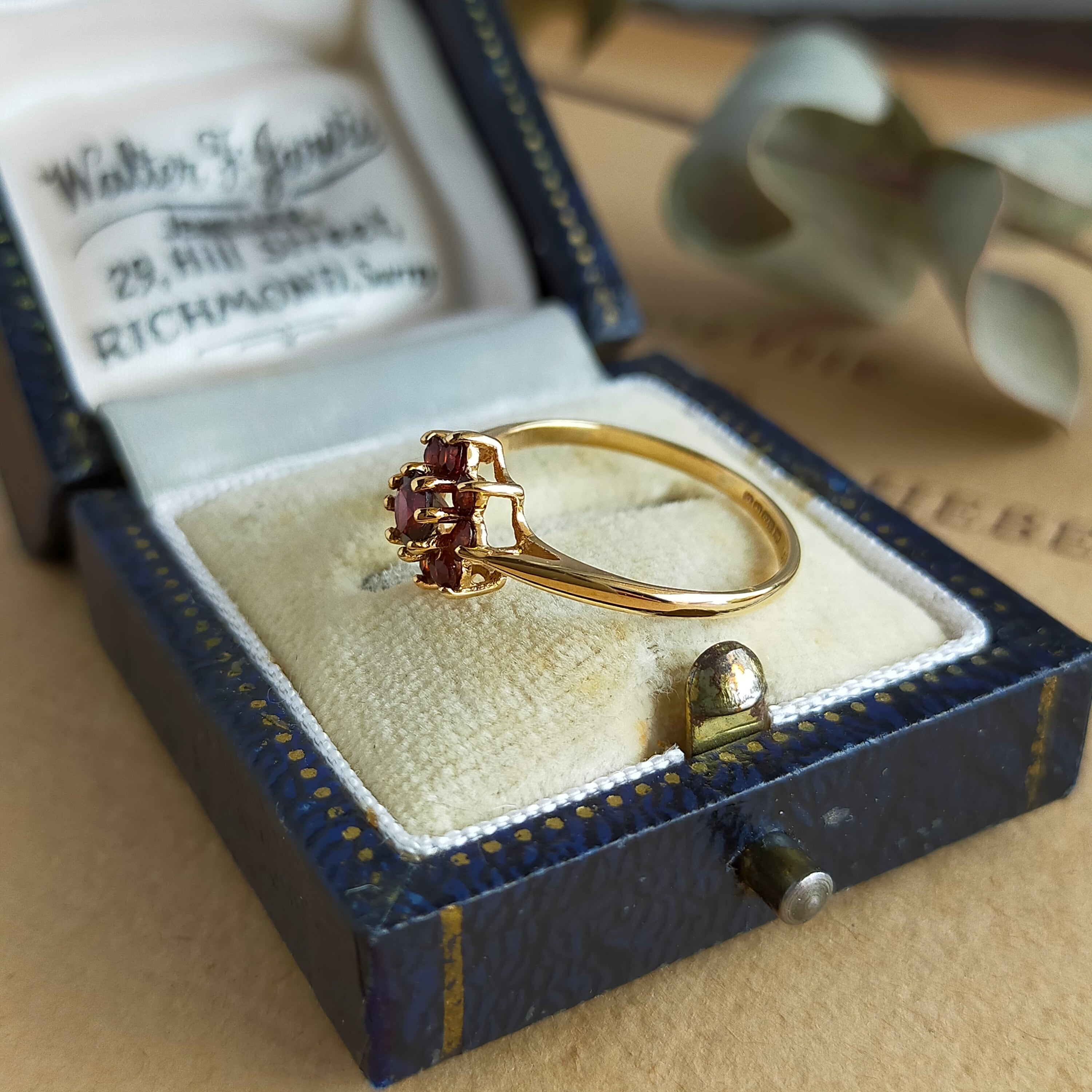 英国 1970年 ヴィンテージ ガーネット 9kゴールド フラワーリング