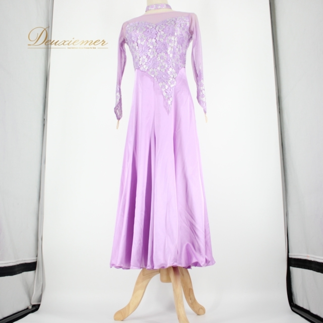 社交ダンス 衣装 スタンダード ドレス ワンピース レッスンウェア パーティ衣装 オールシーズン 薄紫 パープル系 シルバー系 銀色 花柄 レース パーティー用ドレス 女性用ダンス衣装 フラワー レース装飾 薄紫ドレス 社交ダンス用衣装 おしゃれ ドレスアップ 花柄 デザイン 伸縮性あり スタイリッシュ ルームウェア 体型カバー 秋冬用 ディスコ用 ダンスパフォーマンス