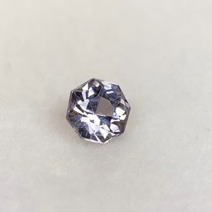 お花みたいなスピネル 約4.5mm*3.0mm r-0640