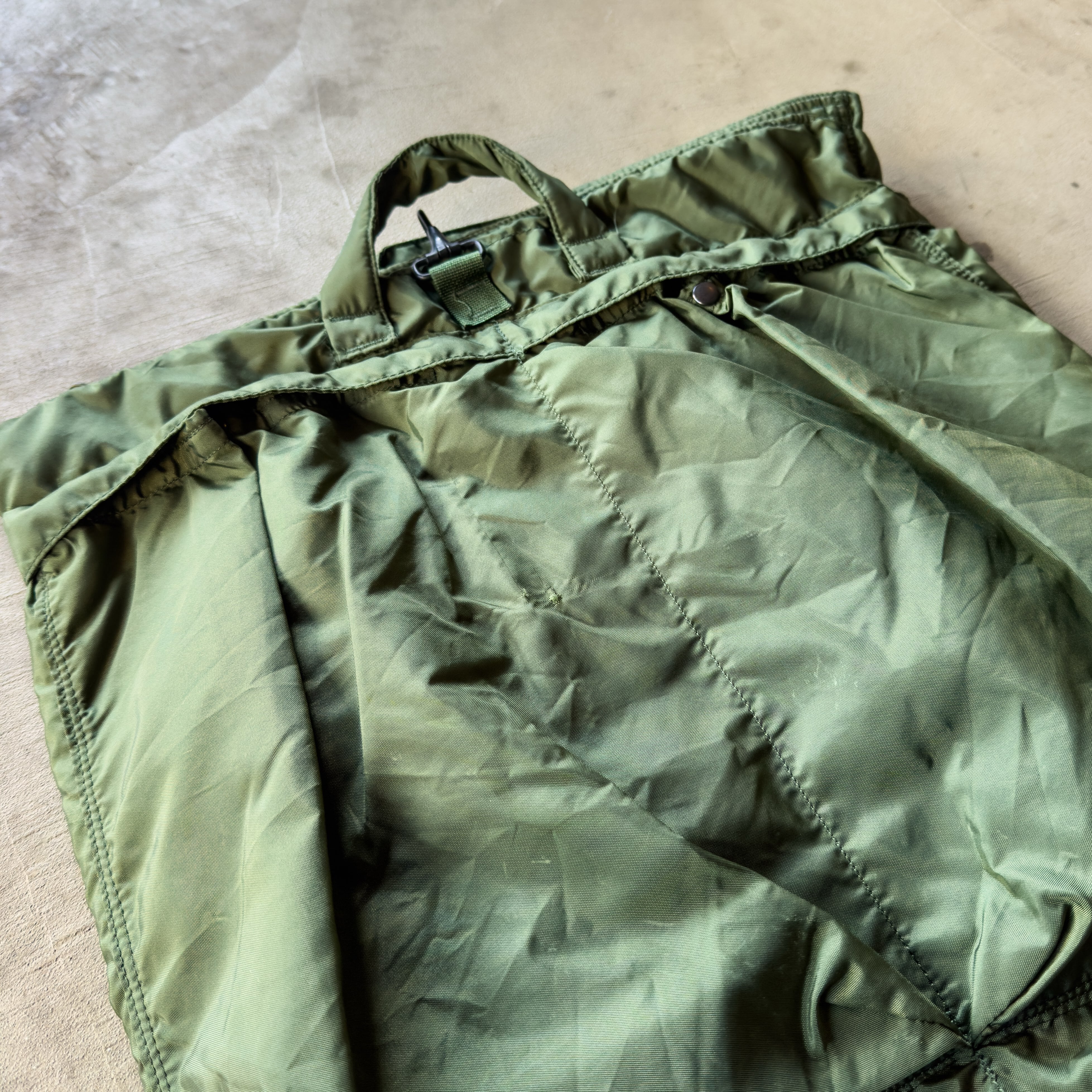Vintage] 00's US Army Helmet Bag by UNICOR | regnbage