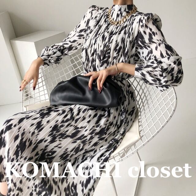 【送料無料】 プリーツマキシ丈ワンピース スタンドカラー 総柄 白 ホワイト モノトーン 韓国 レディース オルチャン ロング丈 長袖 パフスリーブ フレア Aライン ウエストマーク ウエストリボン ハイウエスト かわいい 大人可愛い きれいめ おしゃれ レトロ こなれ感 ラブリー キュート 個性的 クール エレガント 抜け感 フェミニン ナチュラル オトナ女子 大人女子 高見え 春 秋 休日 パーティー イベント デート 着回し 普段使い トレンド 流行 インスタ映え フリーサイズ