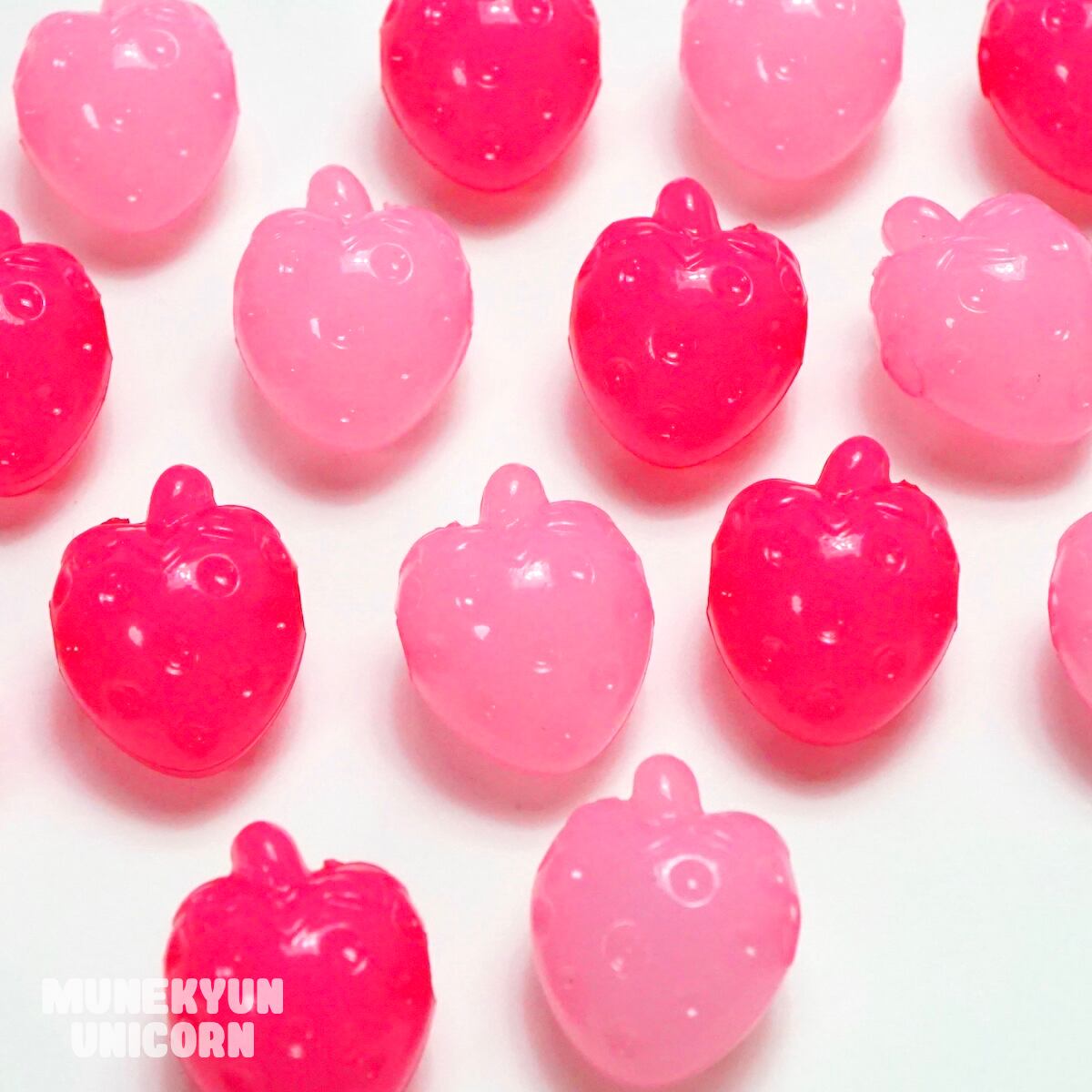 419【10個】【別注カラー】いちご飴 ビーズ 【2色展開】 | デコパーツ
