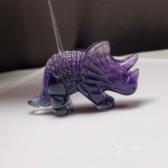 1.恐竜・トリケラトプス☆フローライトペンダントトップ