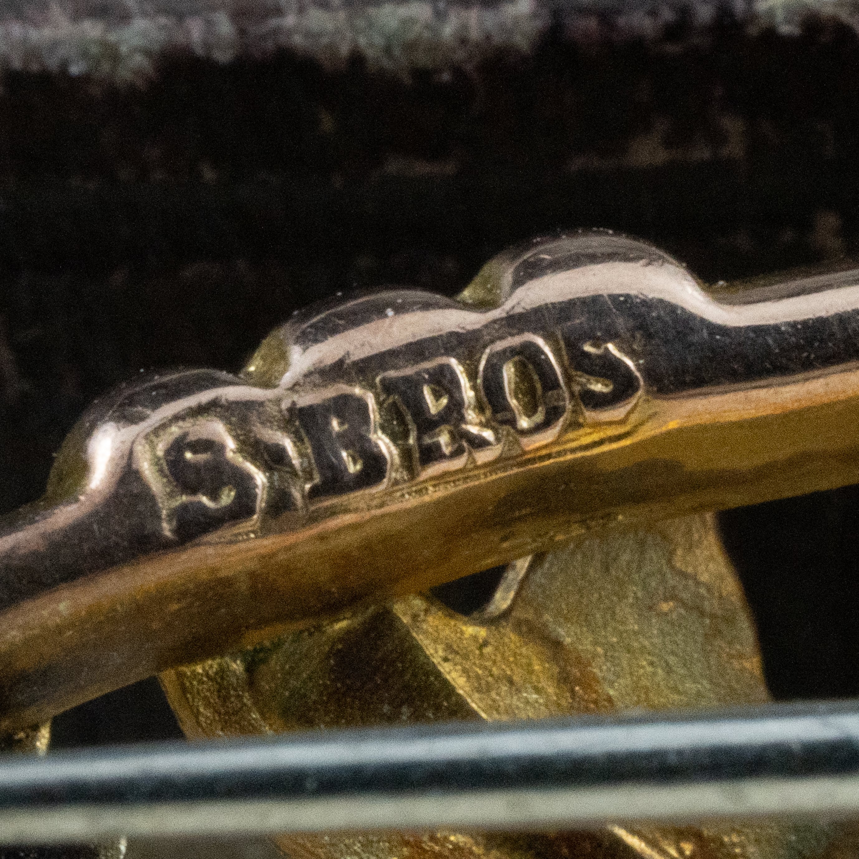 イギリス アンティークジュエリー ブローチ K9 オールドカット