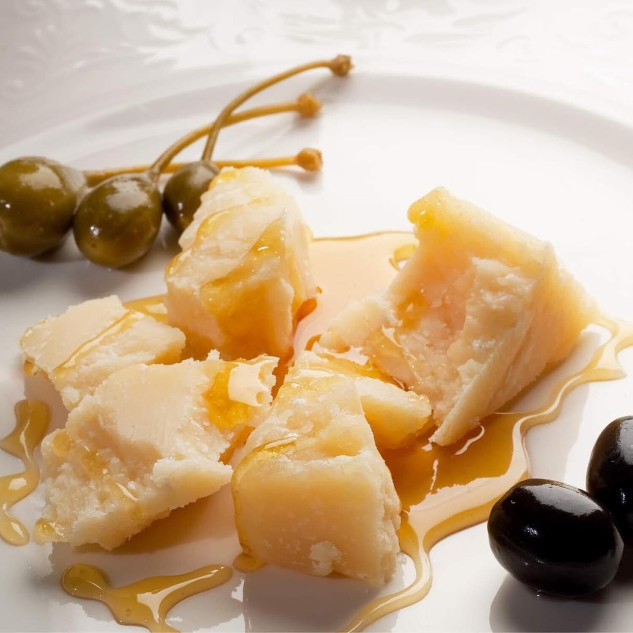 イタリア産 グラスフェッド パルミジャーノ・レッジャーノ 24ヶ月以上熟成 250g Grassfed Parmigiano Reggiano Cheese 24+ Months Aged 250g
