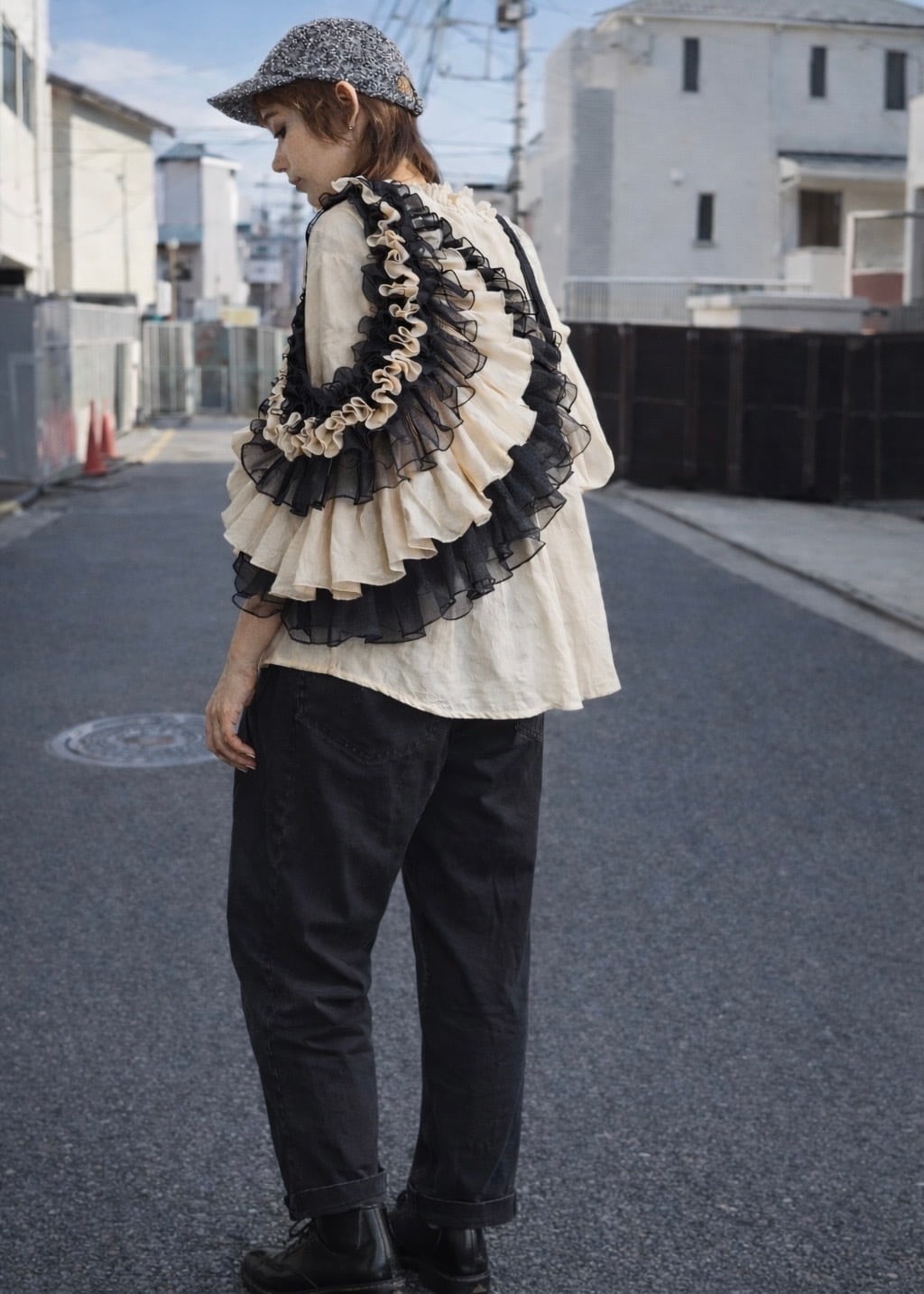 DŌRA MÖRA | Versatile Ruffled Bag - LAMP BLACK | ORIENT MILLINERY