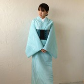 「水天一碧」大矢羽柄×ピーコック柄×ドット〜洗えるきもの（シルジェリー）〜