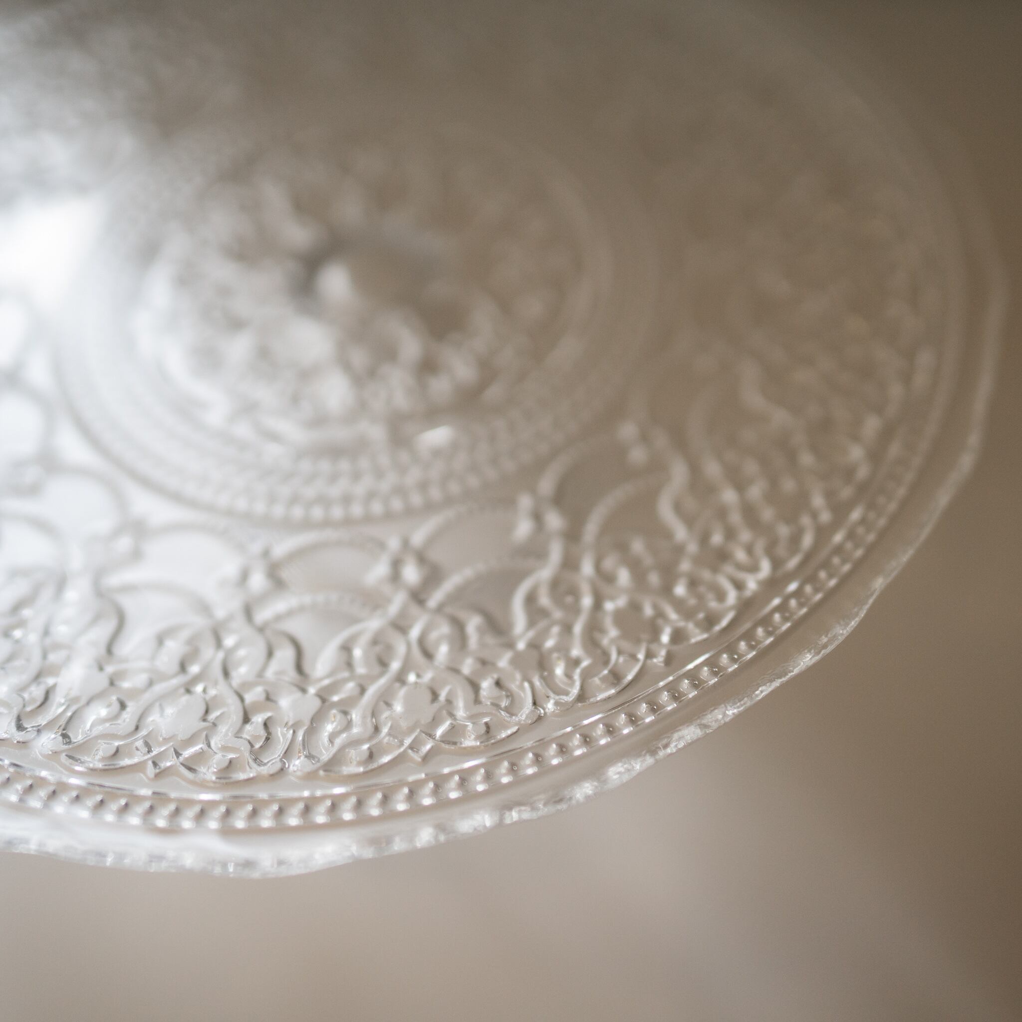 ケーキスタンド アラベスク柄ガラスケーキスタンド