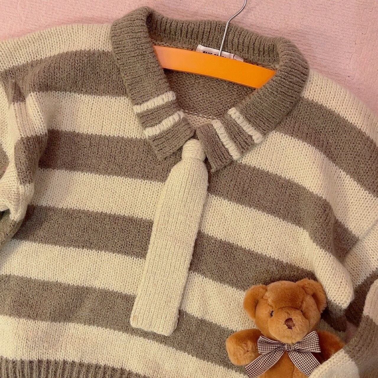 khaki cream border necktie sweater